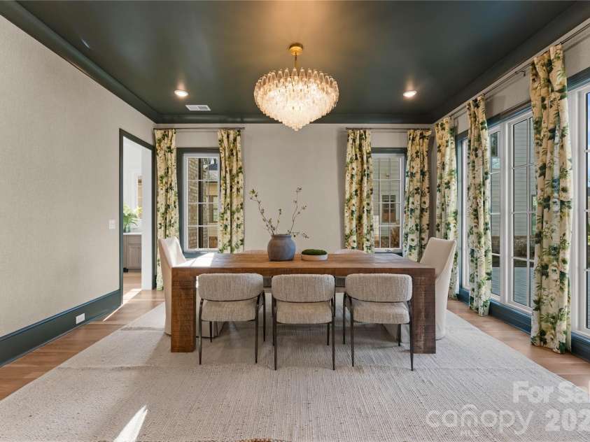 154 Canterbury Road, Charlotte, NC 28211.  MLS# CAR4402308, YatesRealty ID 26476. 