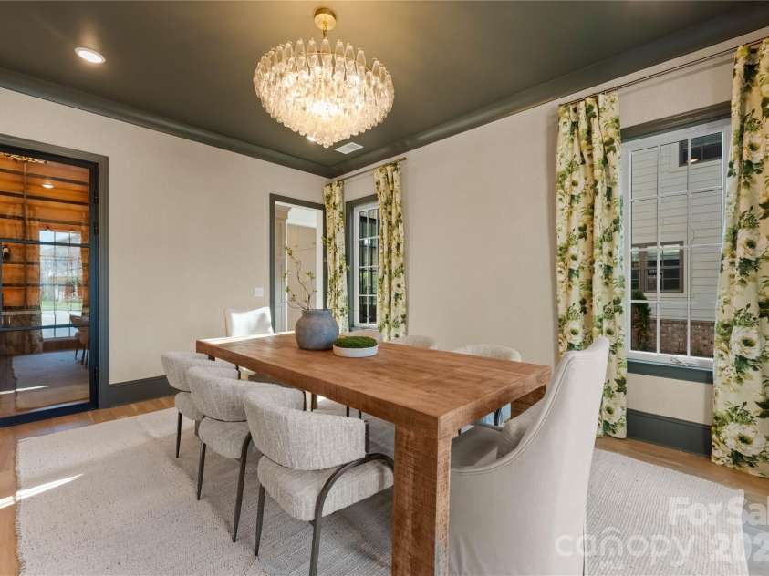 154 Canterbury Road, Charlotte, NC 28211.  MLS# CAR4402308, YatesRealty ID 26476. 