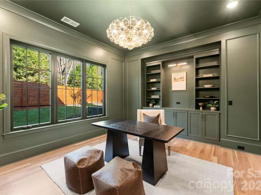 154 Canterbury Road, Charlotte, NC 28211.  MLS# CAR4402308, YatesRealty ID 26476. 