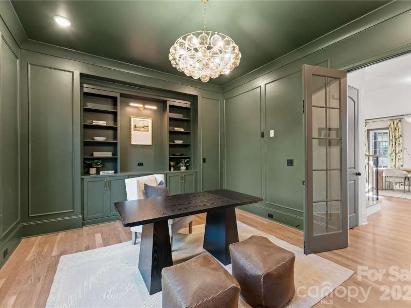 154 Canterbury Road, Charlotte, NC 28211.  MLS# CAR4402308, YatesRealty ID 26476. 
