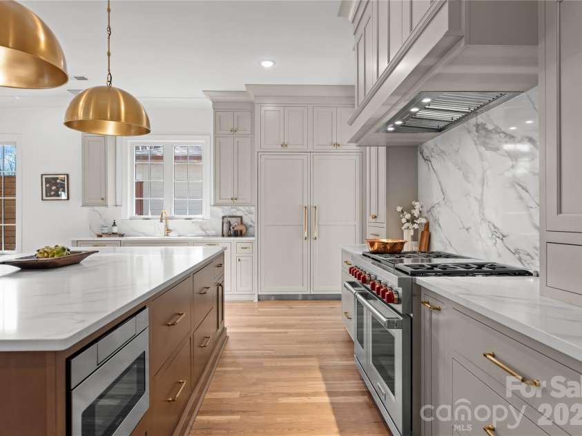 154 Canterbury Road, Charlotte, NC 28211.  MLS# CAR4402308, YatesRealty ID 26476. 