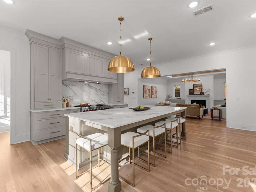 154 Canterbury Road, Charlotte, NC 28211.  MLS# CAR4402308, YatesRealty ID 26476. 