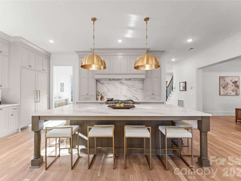 154 Canterbury Road, Charlotte, NC 28211.  MLS# CAR4402308, YatesRealty ID 26476. 