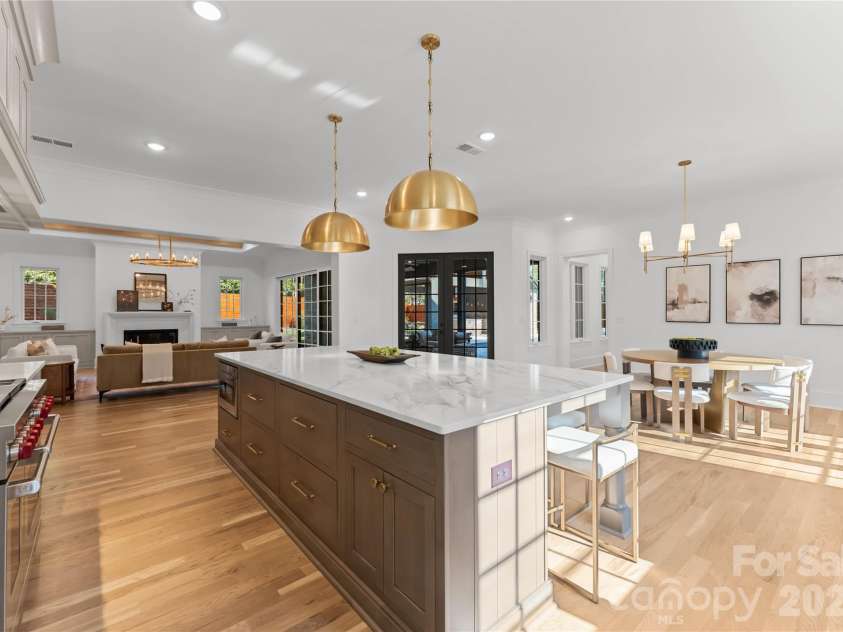 154 Canterbury Road, Charlotte, NC 28211.  MLS# CAR4402308, YatesRealty ID 26476. 