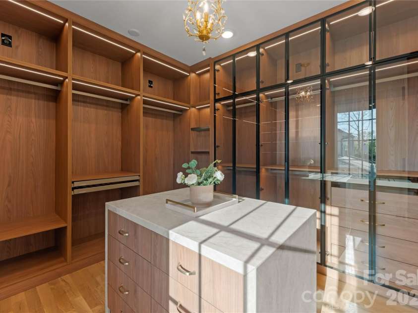 154 Canterbury Road, Charlotte, NC 28211.  MLS# CAR4402308, YatesRealty ID 26476. 