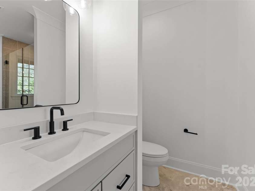 154 Canterbury Road, Charlotte, NC 28211.  MLS# CAR4402308, YatesRealty ID 26476. 