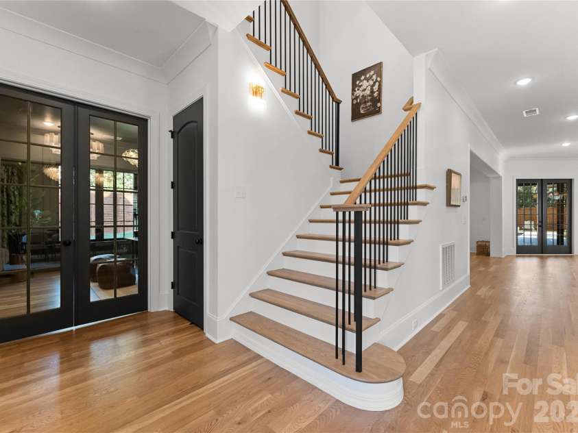154 Canterbury Road, Charlotte, NC 28211.  MLS# CAR4402308, YatesRealty ID 26476. 