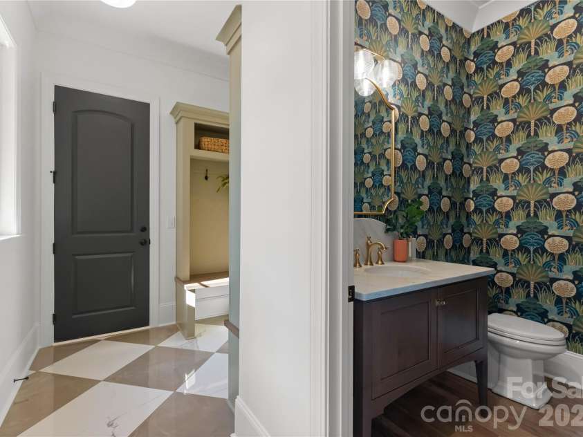 154 Canterbury Road, Charlotte, NC 28211.  MLS# CAR4402308, YatesRealty ID 26476. 
