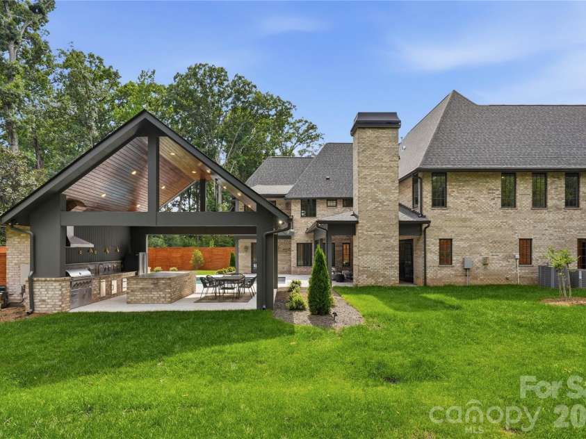 154 Canterbury Road, Charlotte, NC 28211.  MLS# CAR4402308, YatesRealty ID 26476. 