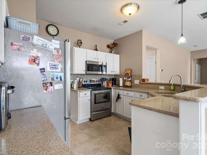 9406 Shepparton Drive, Huntersville, NC 28078.  MLS# CAR4281987, YatesRealty ID 26476. 