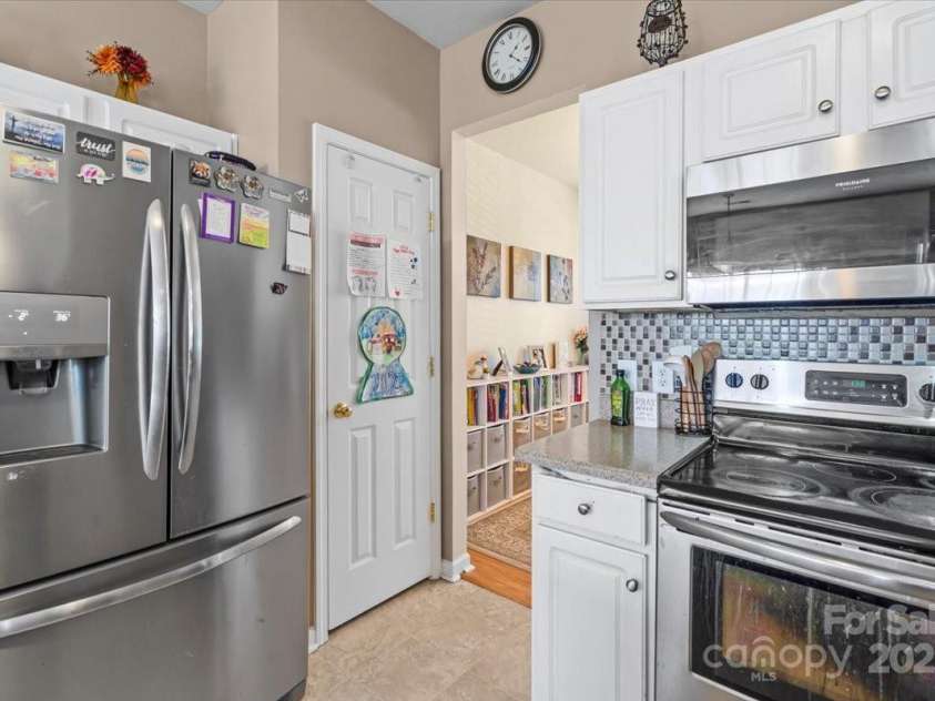 9406 Shepparton Drive, Huntersville, NC 28078.  MLS# CAR4281987, YatesRealty ID 26476. 