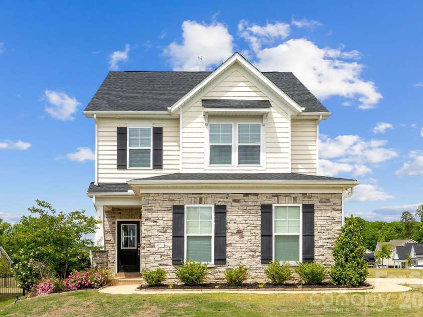 411 Hickory View Drive, Rock Hill, SC 29732.  MLS# CAR4376381, YatesRealty ID 26478. 