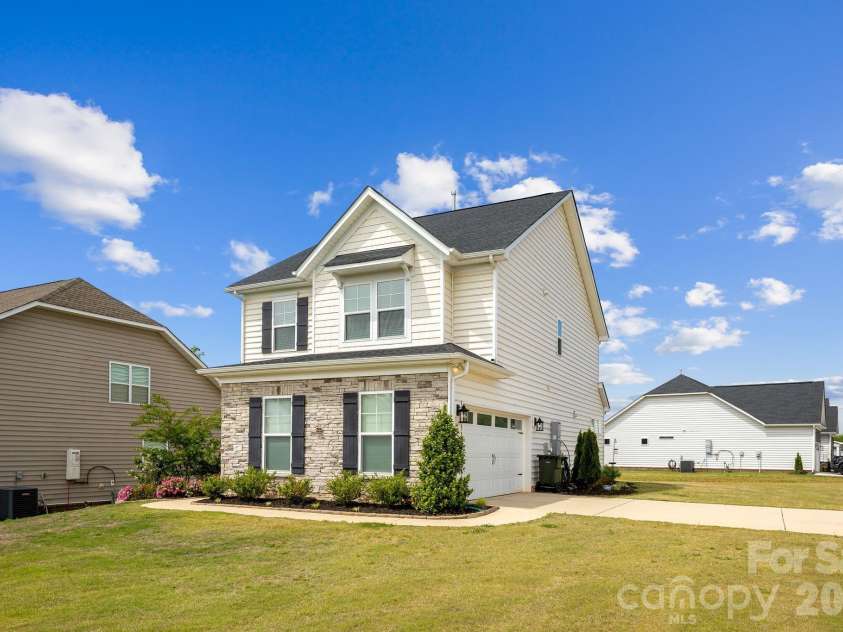411 Hickory View Drive, Rock Hill, SC 29732.  MLS# CAR4376381, YatesRealty ID 26478. 
