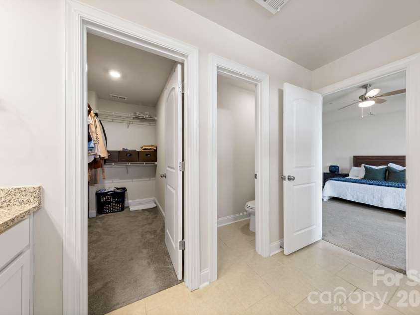 411 Hickory View Drive, Rock Hill, SC 29732.  MLS# CAR4376381, YatesRealty ID 26478. Huge Walk In Closet
