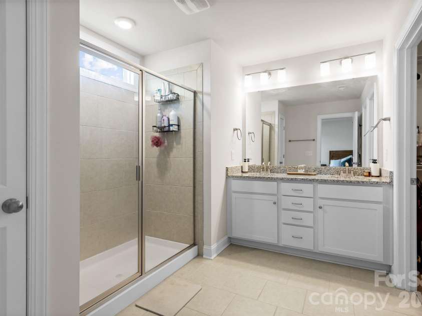 411 Hickory View Drive, Rock Hill, SC 29732.  MLS# CAR4376381, YatesRealty ID 26478. Primary Bathroom