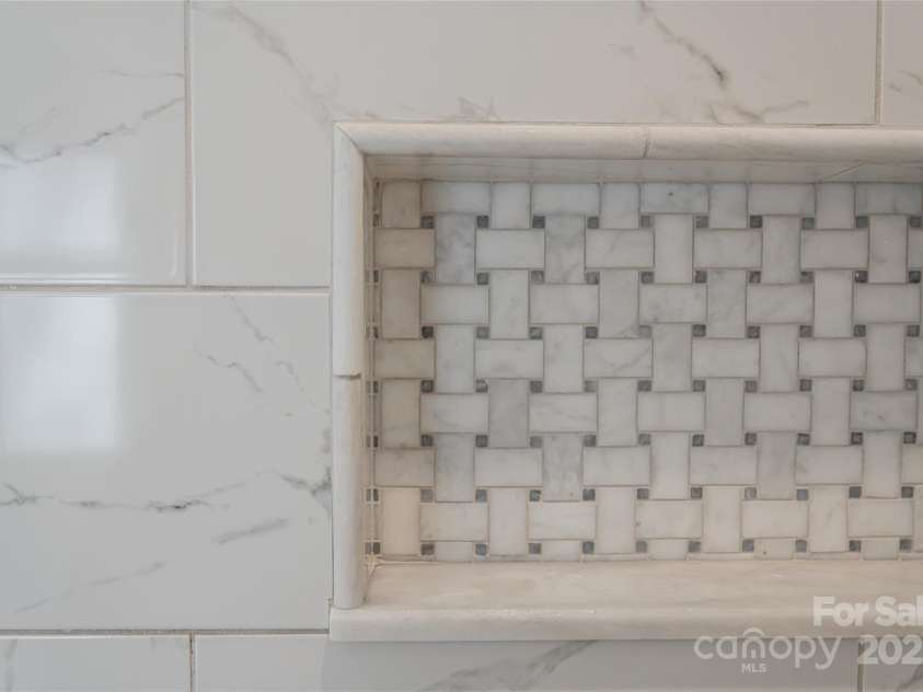 28 Woodland Aster Way, Asheville, NC 28804.  MLS# CAR4212425, YatesRealty ID 26479. Creative touches