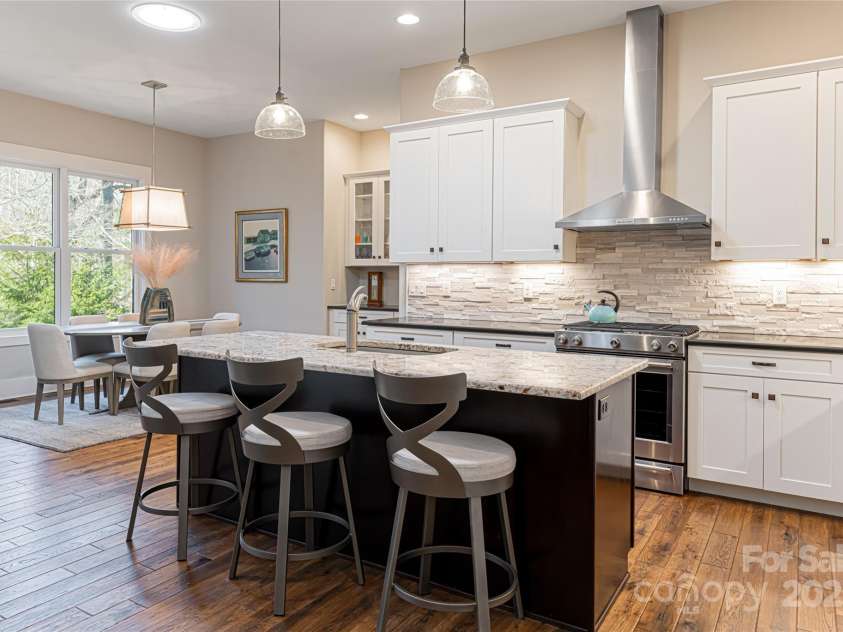 28 Woodland Aster Way, Asheville, NC 28804.  MLS# CAR4212425, YatesRealty ID 26479. Granite island and adjoining dining room
