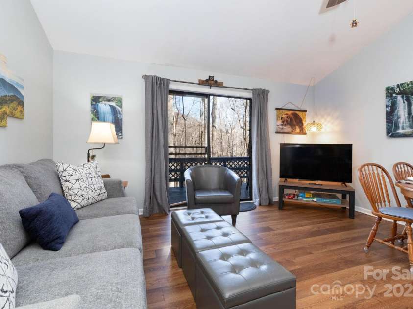 34 Oakridge Drive, Maggie Valley, NC 28751.  MLS# CAR4326848, YatesRealty ID 2648. 