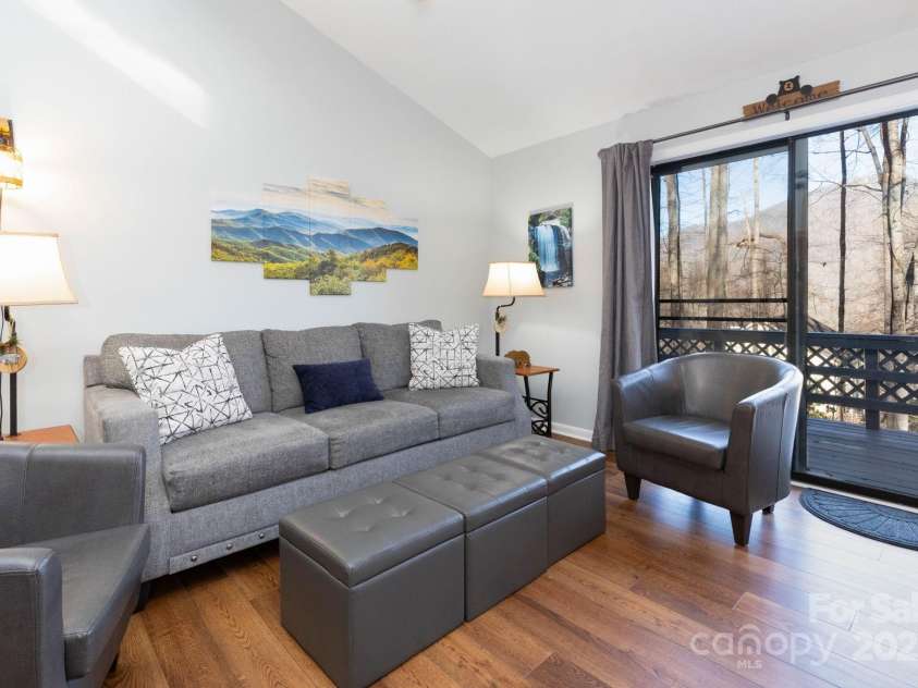 34 Oakridge Drive, Maggie Valley, NC 28751.  MLS# CAR4326848, YatesRealty ID 2648. 