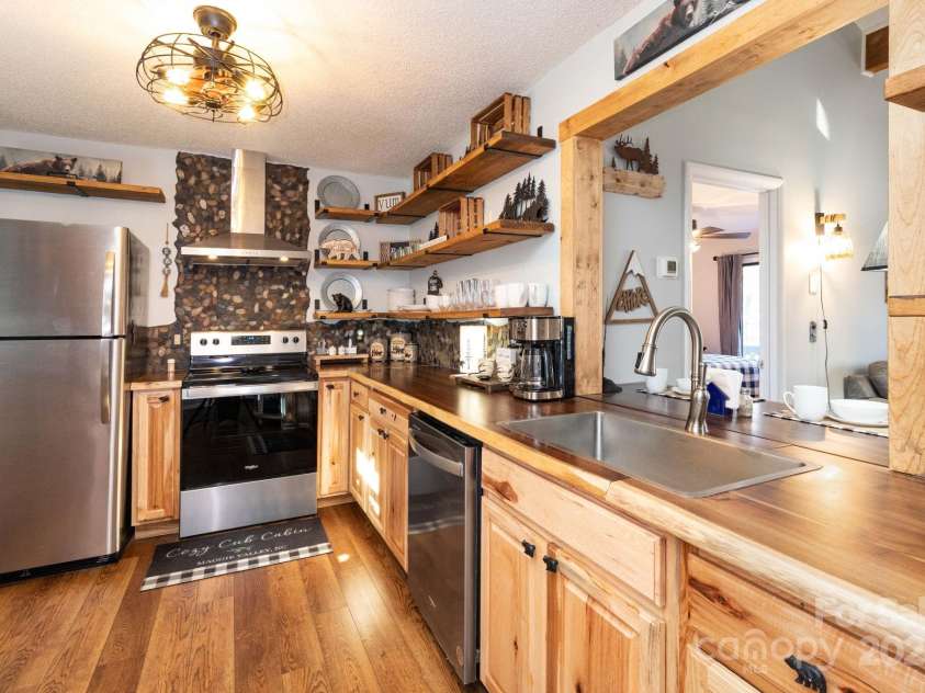 34 Oakridge Drive, Maggie Valley, NC 28751.  MLS# CAR4326848, YatesRealty ID 2648. 