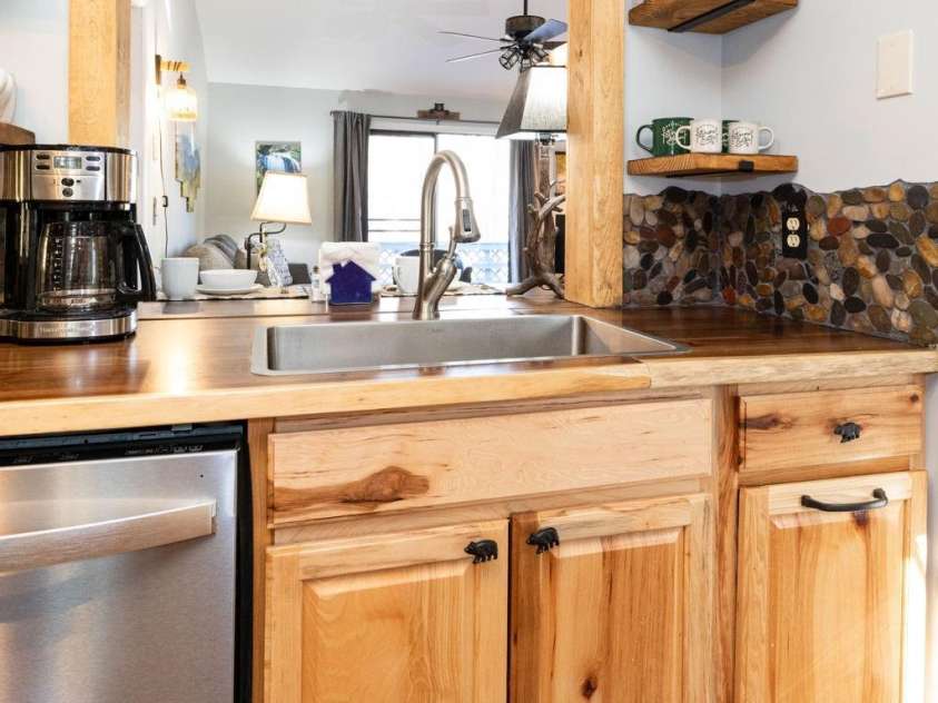 34 Oakridge Drive, Maggie Valley, NC 28751.  MLS# CAR4326848, YatesRealty ID 2648. 