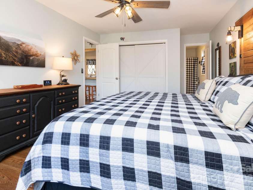 34 Oakridge Drive, Maggie Valley, NC 28751.  MLS# CAR4326848, YatesRealty ID 2648. 