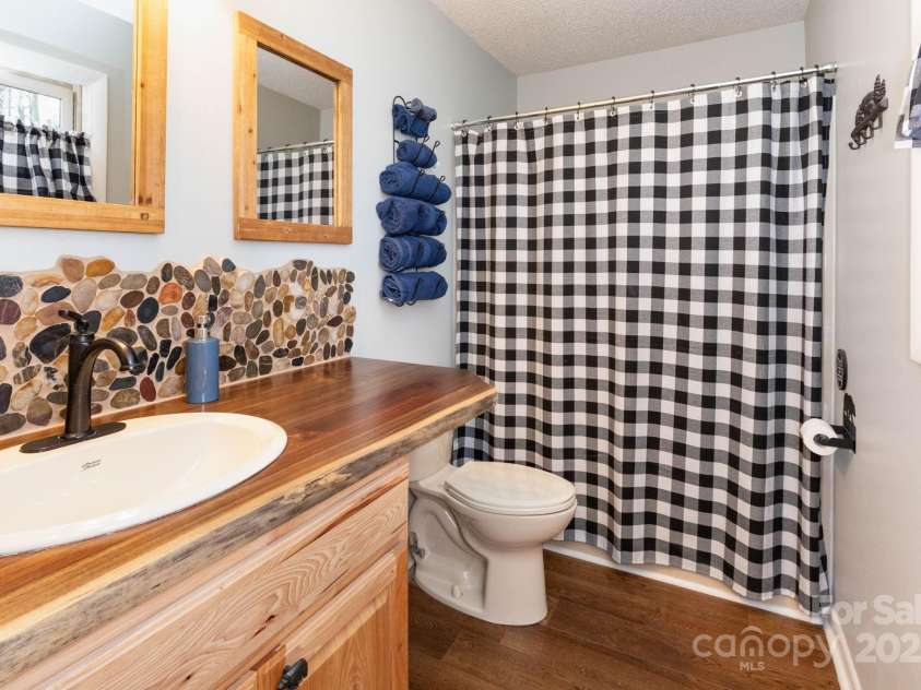 34 Oakridge Drive, Maggie Valley, NC 28751.  MLS# CAR4326848, YatesRealty ID 2648. 