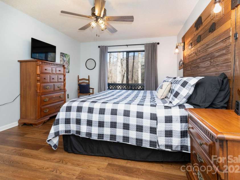 34 Oakridge Drive, Maggie Valley, NC 28751.  MLS# CAR4326848, YatesRealty ID 2648. 