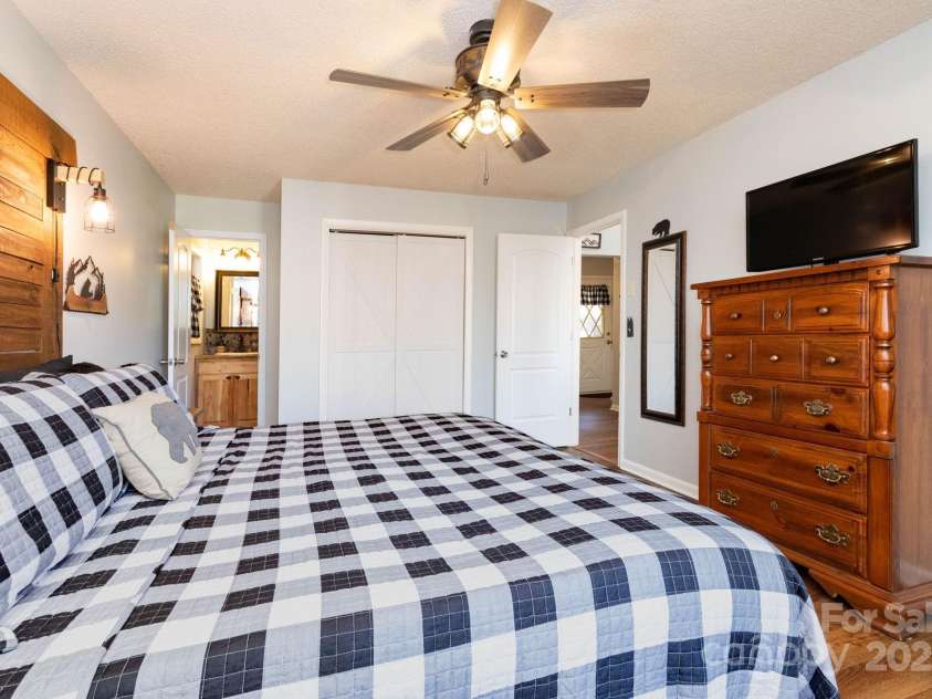 34 Oakridge Drive, Maggie Valley, NC 28751.  MLS# CAR4326848, YatesRealty ID 2648. 