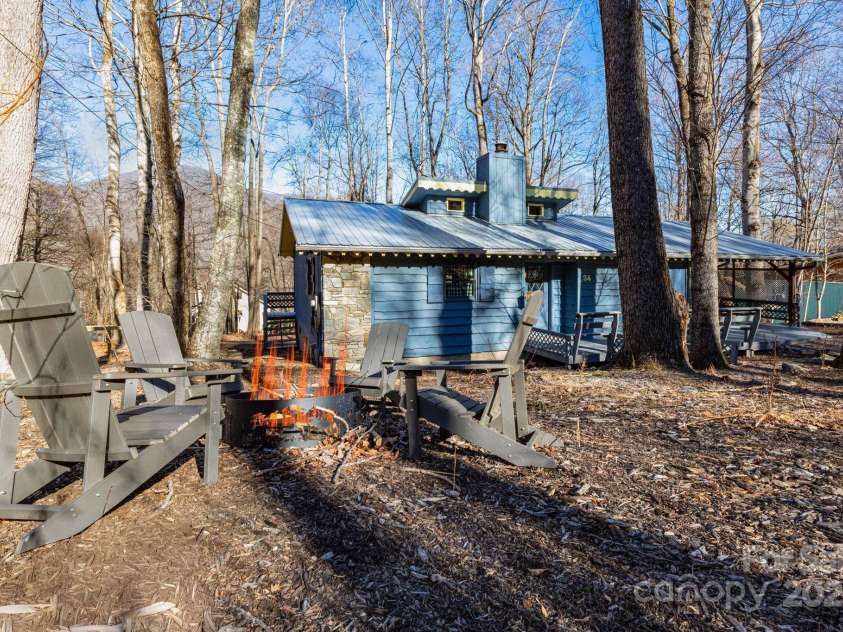 34 Oakridge Drive, Maggie Valley, NC 28751.  MLS# CAR4326848, YatesRealty ID 2648. 