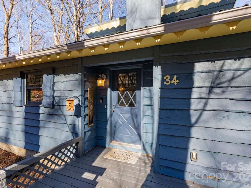 34 Oakridge Drive, Maggie Valley, NC 28751.  MLS# CAR4326848, YatesRealty ID 2648. 