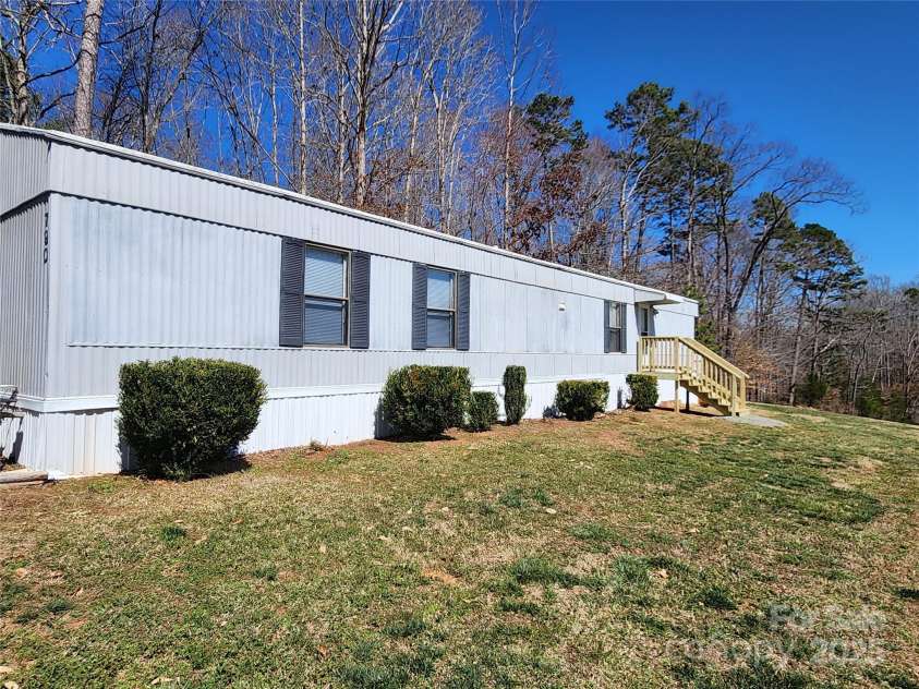 790 Lake Shore Avenue, Lexington, NC 27292.  MLS# CAR4235010, YatesRealty ID 2648. 