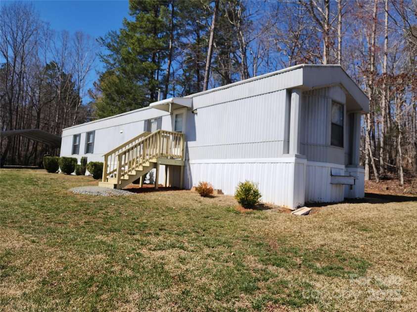 790 Lake Shore Avenue, Lexington, NC 27292.  MLS# CAR4235010, YatesRealty ID 2648. 