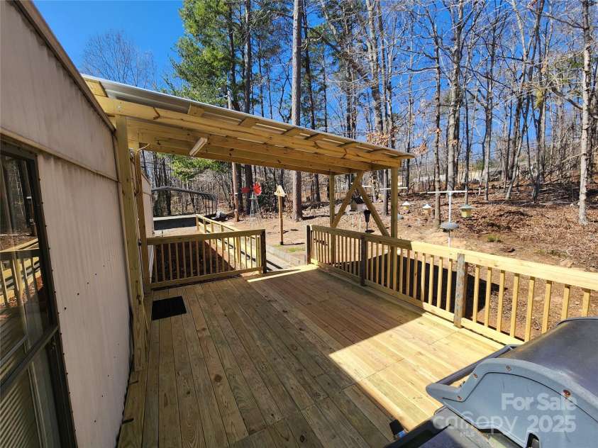 790 Lake Shore Avenue, Lexington, NC 27292.  MLS# CAR4235010, YatesRealty ID 2648. 