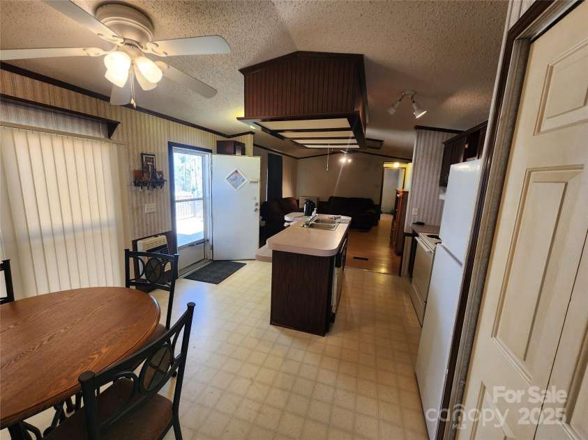 790 Lake Shore Avenue, Lexington, NC 27292.  MLS# CAR4235010, YatesRealty ID 2648. 