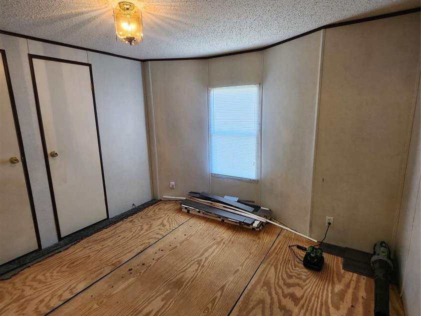 790 Lake Shore Avenue, Lexington, NC 27292.  MLS# CAR4235010, YatesRealty ID 2648. 