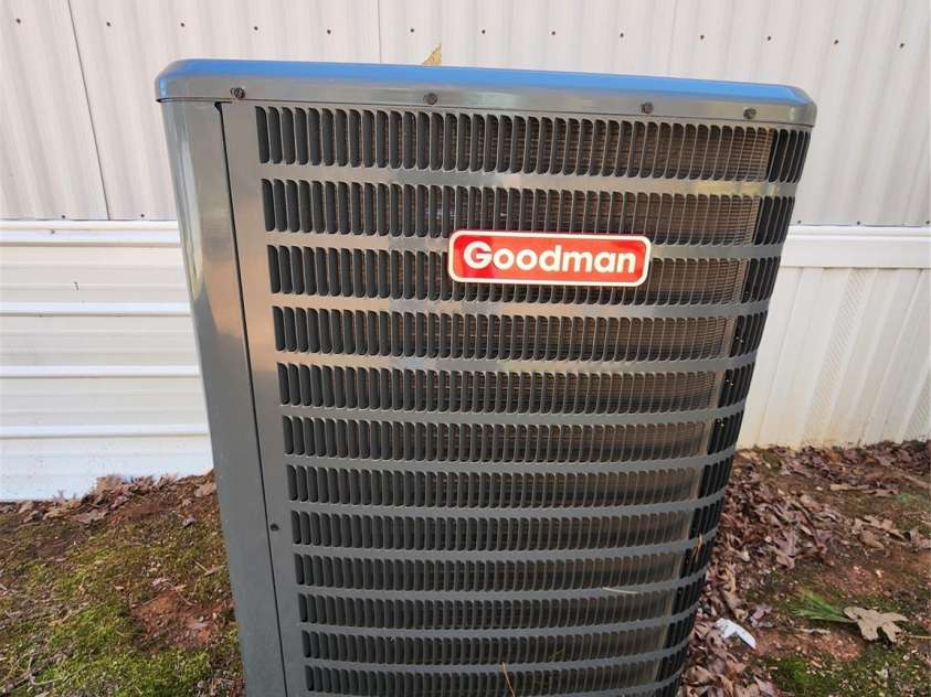 790 Lake Shore Avenue, Lexington, NC 27292.  MLS# CAR4235010, YatesRealty ID 2648. 