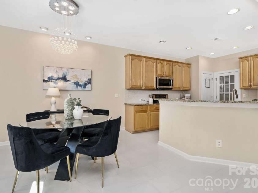5110 Dragonfly Lane, Charlotte, NC 28277.  MLS# CAR4382717, YatesRealty ID 26480. Breakfast
