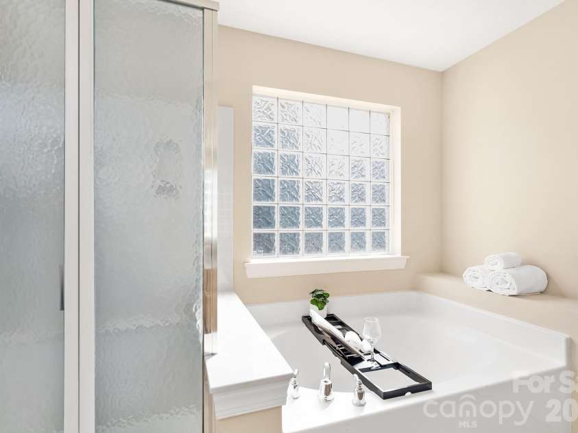 5110 Dragonfly Lane, Charlotte, NC 28277.  MLS# CAR4382717, YatesRealty ID 26480. Master Bathroom