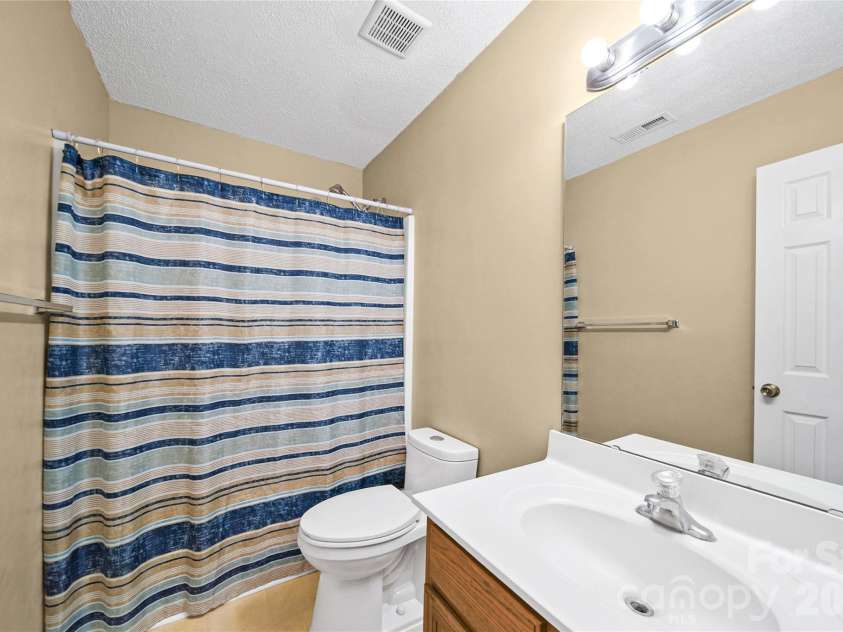 9233 Simonton Drive, Charlotte, NC 28269.  MLS# CAR4384205, YatesRealty ID 26481. 2nd floor full bath