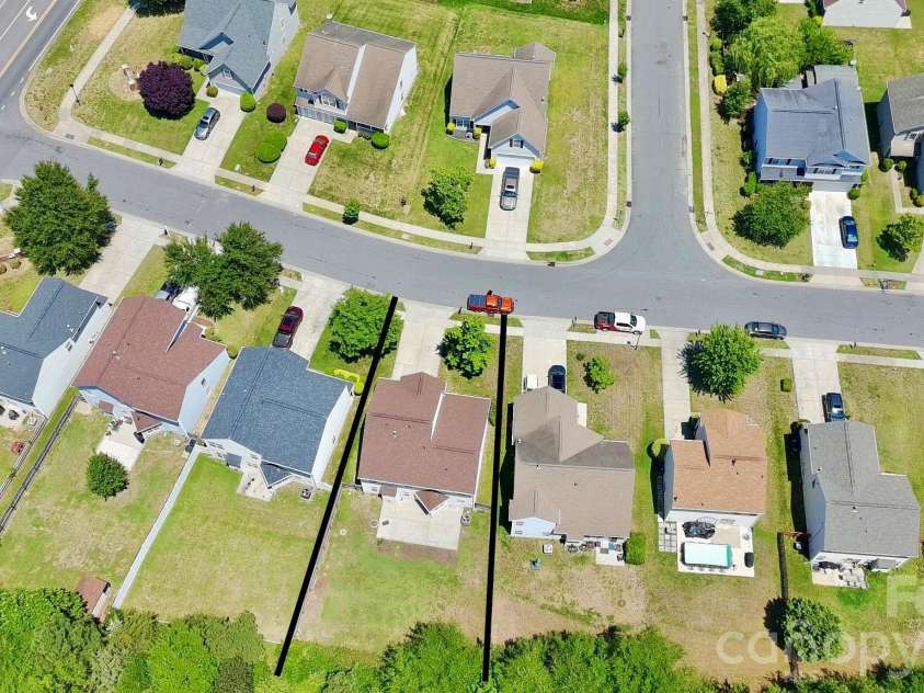 9233 Simonton Drive, Charlotte, NC 28269.  MLS# CAR4384205, YatesRealty ID 26481. 