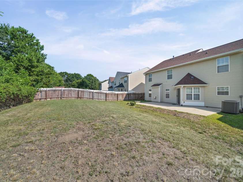9233 Simonton Drive, Charlotte, NC 28269.  MLS# CAR4384205, YatesRealty ID 26481. Back yard