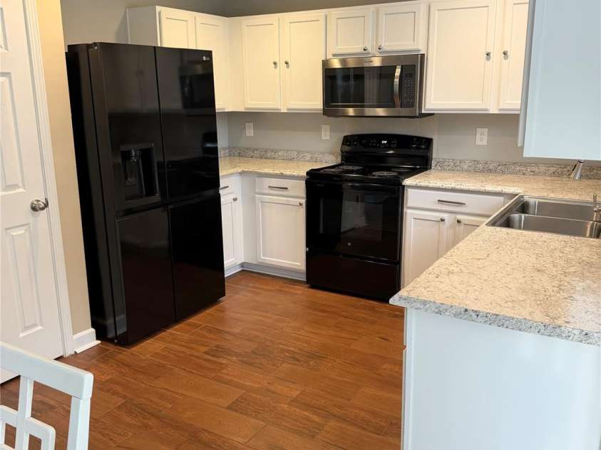 9233 Simonton Drive, Charlotte, NC 28269.  MLS# CAR4384205, YatesRealty ID 26481. Kitchen