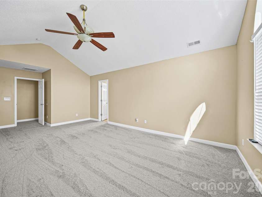 9233 Simonton Drive, Charlotte, NC 28269.  MLS# CAR4384205, YatesRealty ID 26481. Master