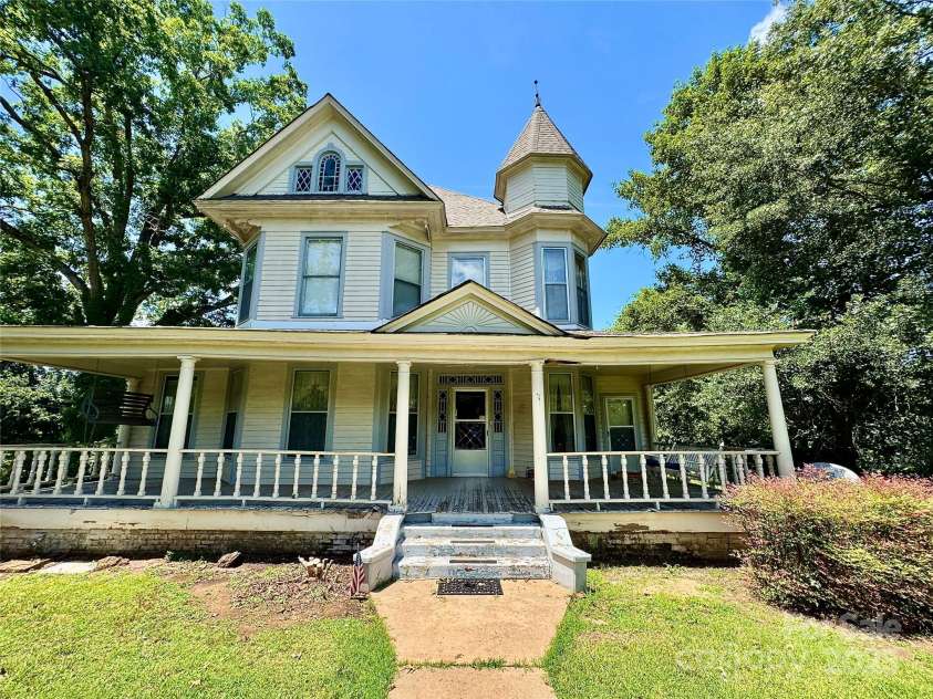 4689 Lakeview Acres Road, Valdese, NC 28690.  MLS# CAR4260635, YatesRealty ID 26482. 