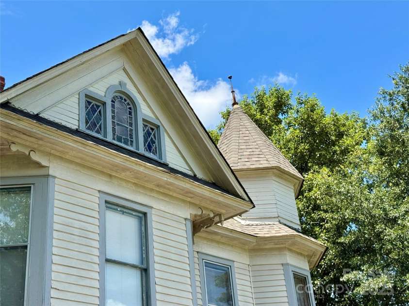 4689 Lakeview Acres Road, Valdese, NC 28690.  MLS# CAR4260635, YatesRealty ID 26482. 