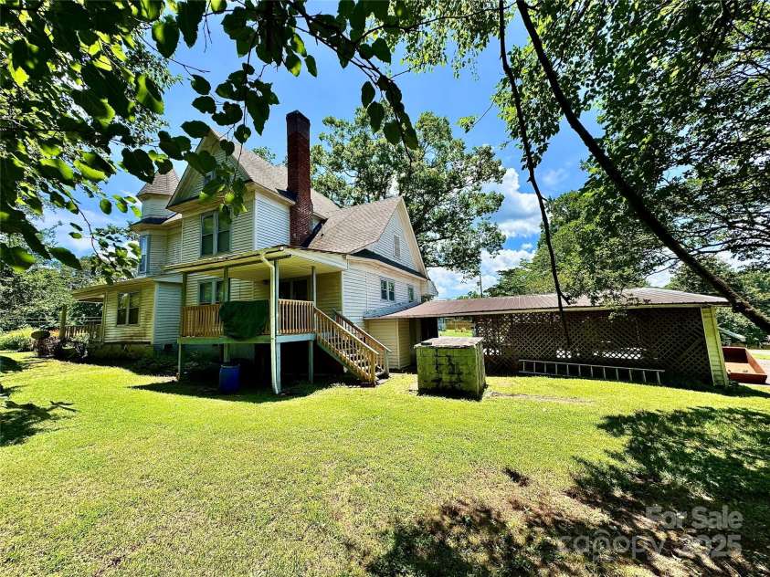 4689 Lakeview Acres Road, Valdese, NC 28690.  MLS# CAR4260635, YatesRealty ID 26482. 
