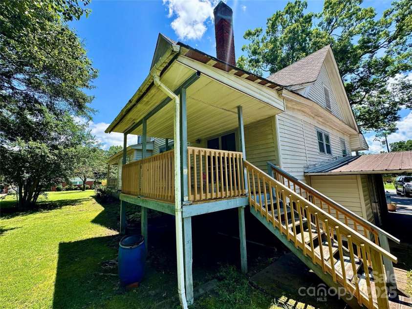 4689 Lakeview Acres Road, Valdese, NC 28690.  MLS# CAR4260635, YatesRealty ID 26482. 