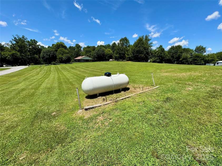 4689 Lakeview Acres Road, Valdese, NC 28690.  MLS# CAR4260635, YatesRealty ID 26482. 