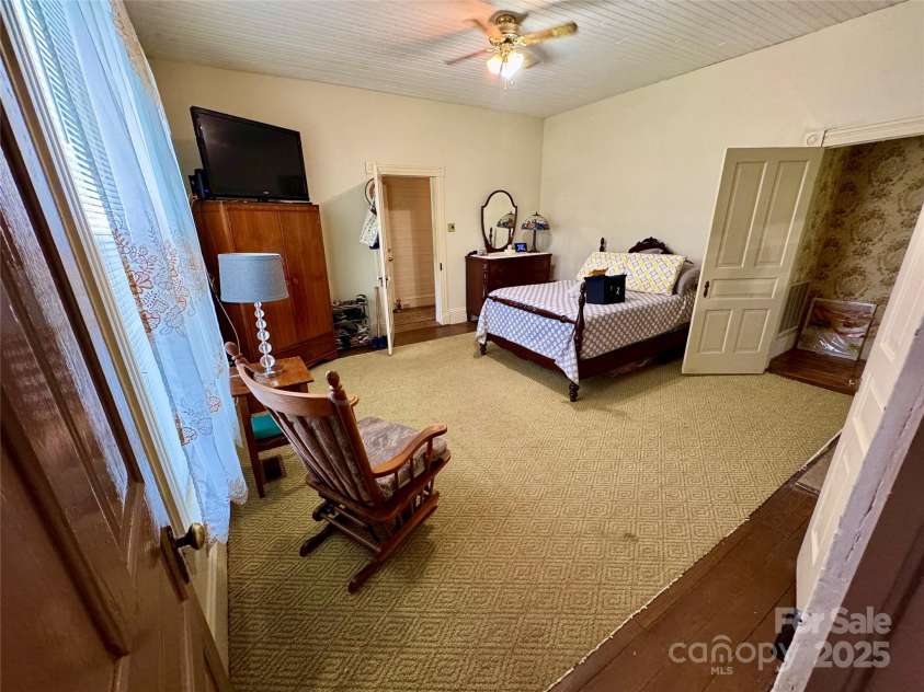 4689 Lakeview Acres Road, Valdese, NC 28690.  MLS# CAR4260635, YatesRealty ID 26482. 